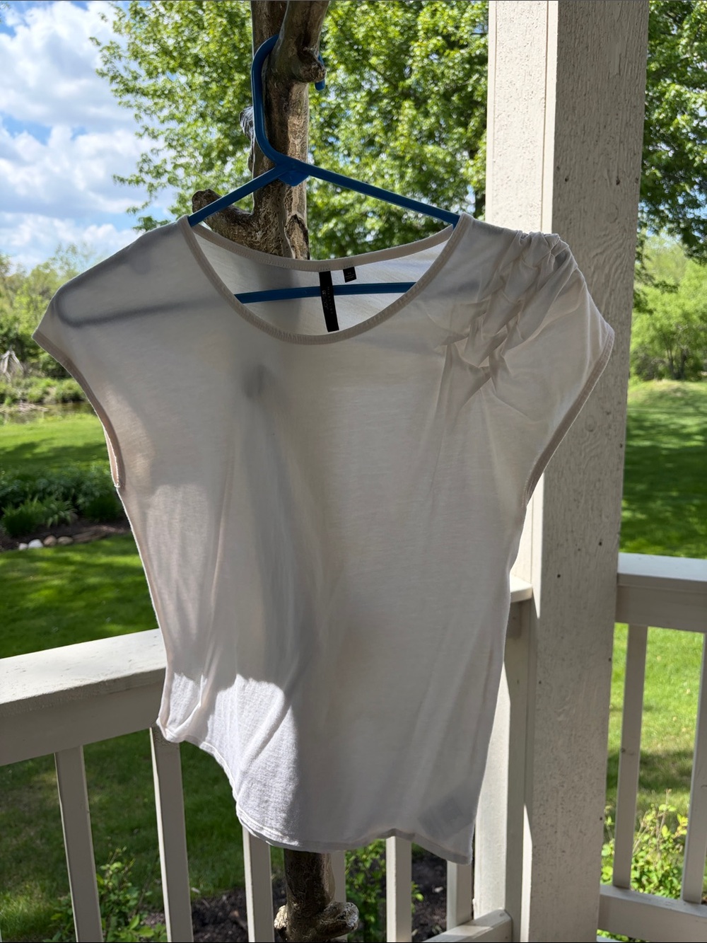 Joe's Jeans White Short Sleeve Scoop Neck Top with Shoulder Gather